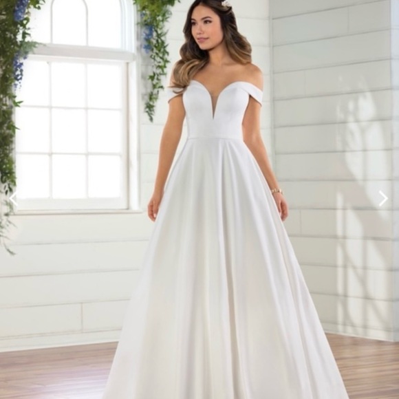 Elegant Off-Shoulder White Wedding Dress - Picture 2 of 9